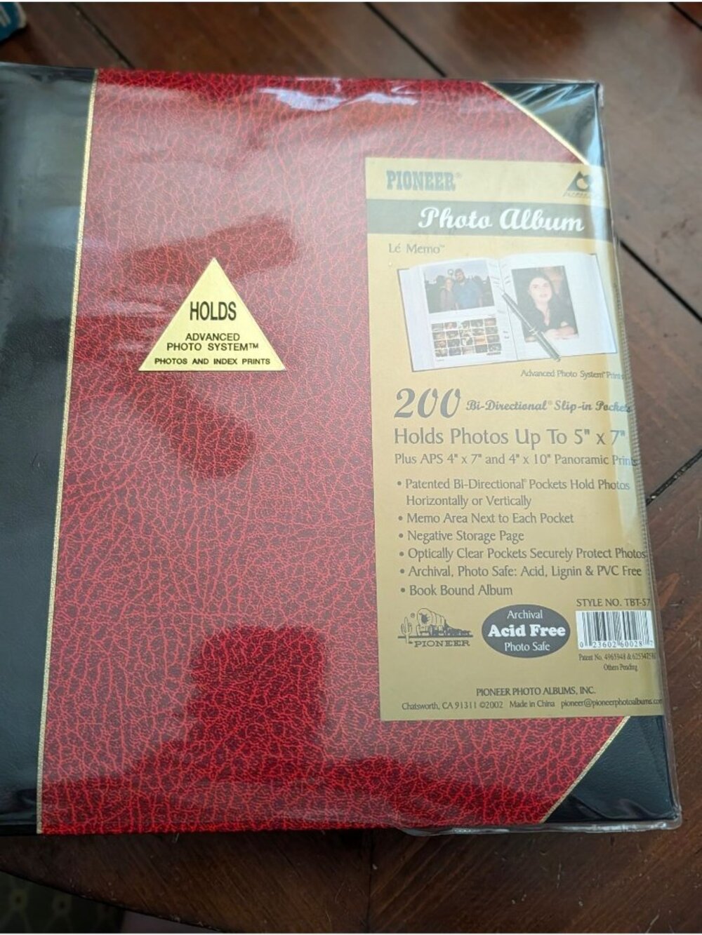 200-Photo Bi-Directional Slip-In Photo Album 5x7 Capacity Acid-Free Pioneer Red